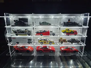 Gablota 1:43 na 12 modeli — z LED