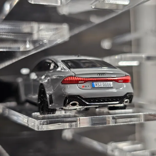 Витрина 1:64 за 60 колички — стойката отблизо