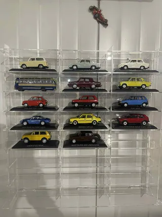 Vitrine 1:43 Für 24 Modelle — beim Kunden