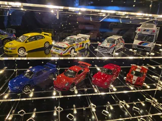 Vitrine 1:43 Für 30 Modelle — Nahaufnahme