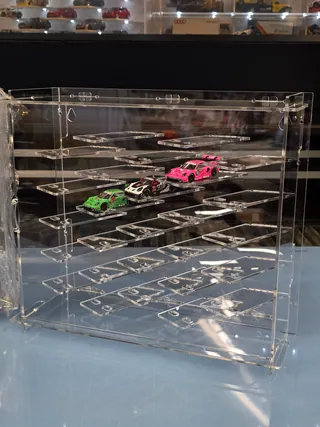 Vitrine 1:64 Für 27 Autos — 64P27 — leer
