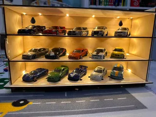 Vitrine 1:64 Für 15 Autos — beim Kunden
