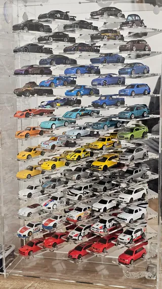 Vitrine 1:64 Für 60 Autos — 64M60 — Spiegel-Rückwand