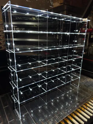 24B18L — schwarze Rückwand, mit LED