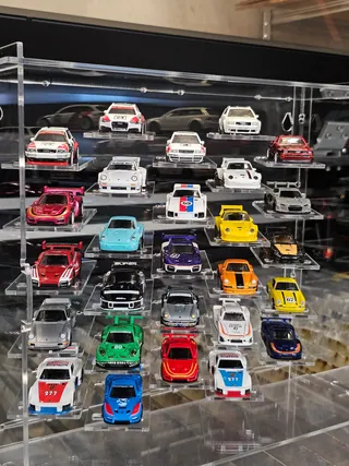 Vitrine 1:64 Für 27 Autos — 64P27 — transparent