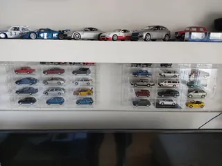 Gablota 1:43 na 12 modeli — u klienta, na ścianie