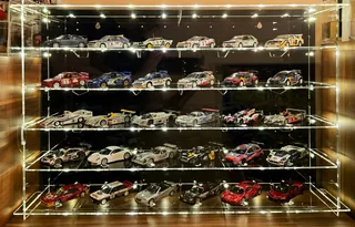 Vitrine 1:43 Für 30 Modelle — mit LED, voll