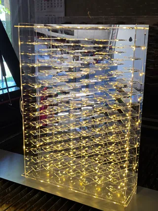 Vitrine 1:64 Für 98 Autos — 64M98L — Spiegel-Rückwand, mit LED